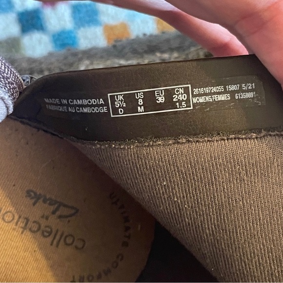 EUC Clarks Tan Booties Size 8 - Picture 6 of 7